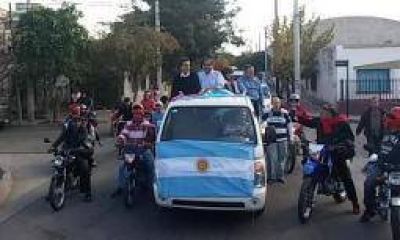 Mart�nez cerr� campa�a junto a dos precandidatos a presidente