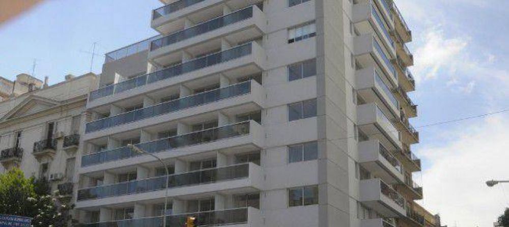 Ordenan demoler cinco pisos de un edificio en N��ez