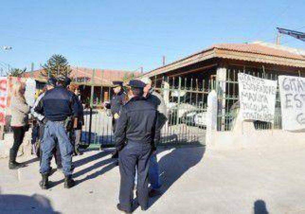 Escrache y relatos de la estafa gitana en la venta de autos 