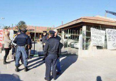 Escrache y relatos de la estafa gitana en la venta de autos 