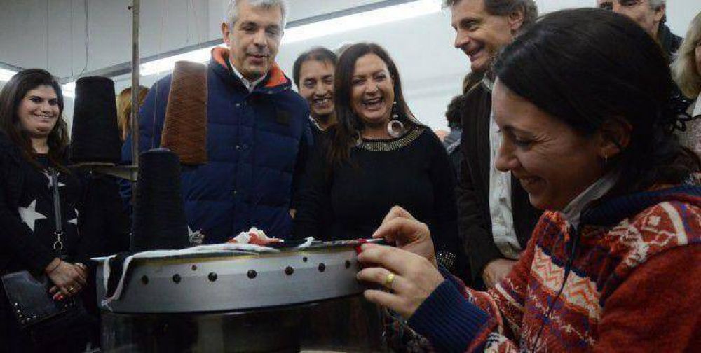 Pulti recorri� la Escuela de la C�mara Textil junto a Juli�n Dom�nguez