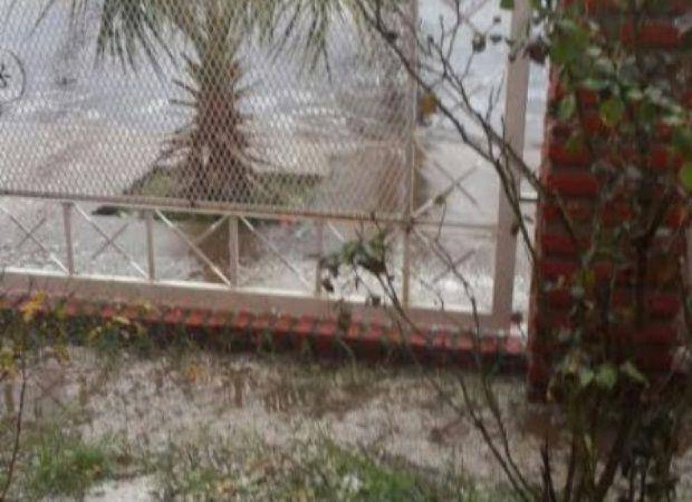 El granizo sorprendi� a los vecinos de Villa Mercedes, La Toma y Naschel en pleno invierno