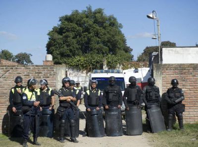Alperovich terminar� su mandato con la inseguridad instalada en las comisar�as 