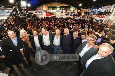 Arteaga: �Bruera desaprovech� la mejor d�cada econ�mica de Argentina�