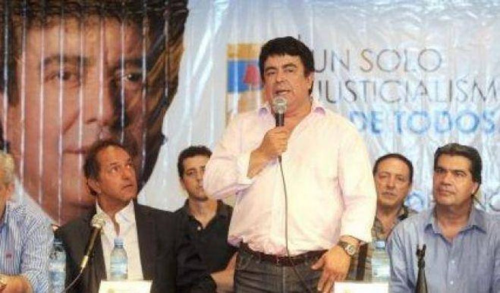Espinoza toma licencia como presidente del PJ bonaerense