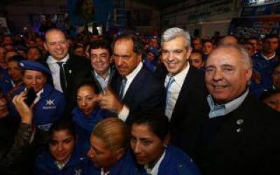 Scioli encabez� egreso de polic�a local en Presidente Per�n