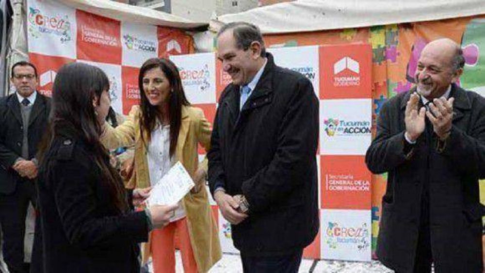 Alperovich particip� de la inauguraci�n del festival de arte �Crea Tucum�n�
