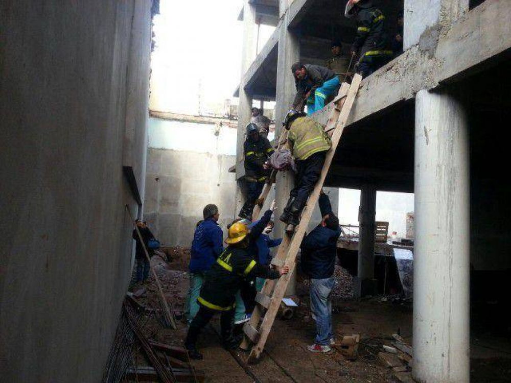 Un obrero cay� desde dos metros de altura en un edificio en construcci�n