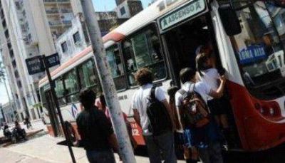 Iglesias: �Vamos a sancionar a los conductores de colectivos que no dejen viajar a los estudiantes�