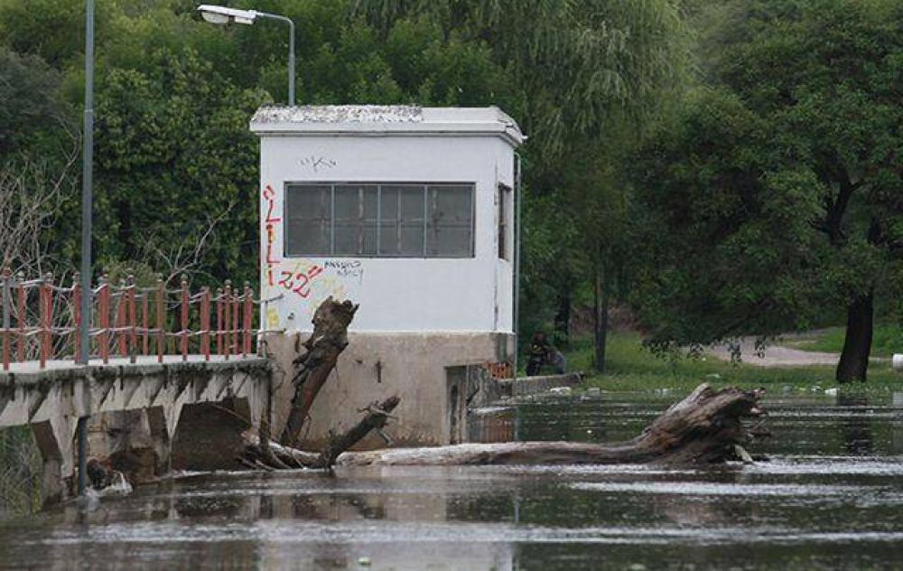 Sigue la b�squeda de un pescador que cay� al Suqu�a