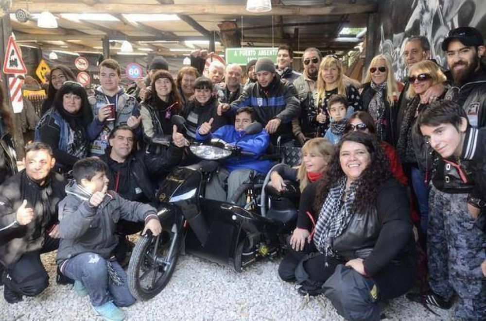 De la mano de los fan�ticos de las motos, un joven discapacitado cumpli� su sue�o