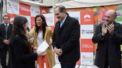 Alperovich particip� de la inauguraci�n del festival de arte �Crea Tucum�n�