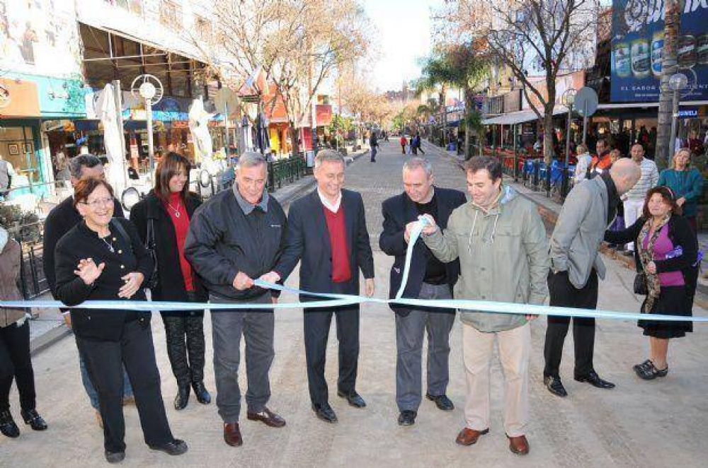Habilitan obra de adoquinado en el centro de Carlos Paz