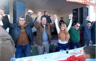 Masivo acto del Frente Cambiemos en Villa �ngela