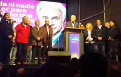 Con cr�ticas a Scioli y Macri, De la Sota celebr� el triunfo