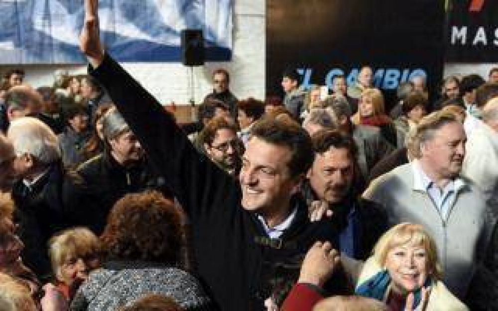 En San Miguel y con Mirta Tundis, Massa prometi� el 82 % m�vil para los jubilados