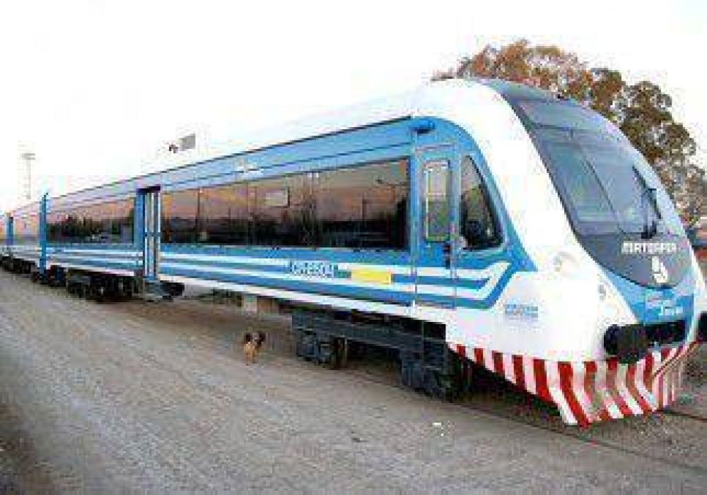 El tren llega en medio de una enorme expectativa