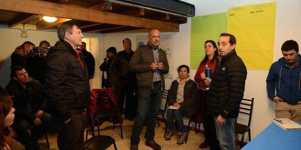 CAMPAA ELECTORAL: Buzzi visit el local de Juan Ripa y dialogaron sobre la profundizacin del proyecto