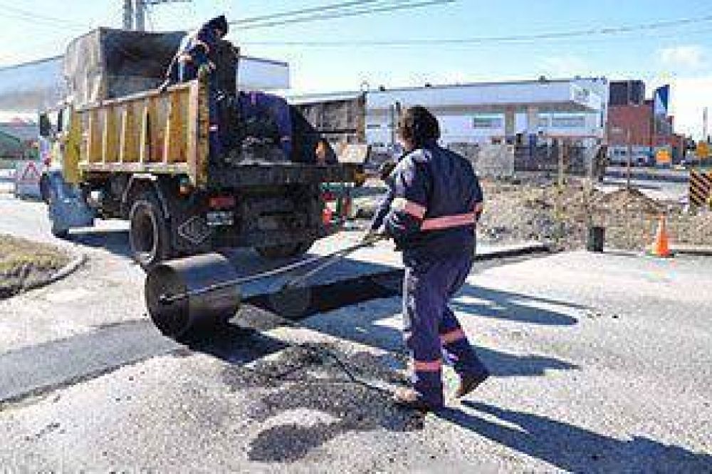 El reasfaltado no aguant� porque no se arreglaron �antes� los cordones