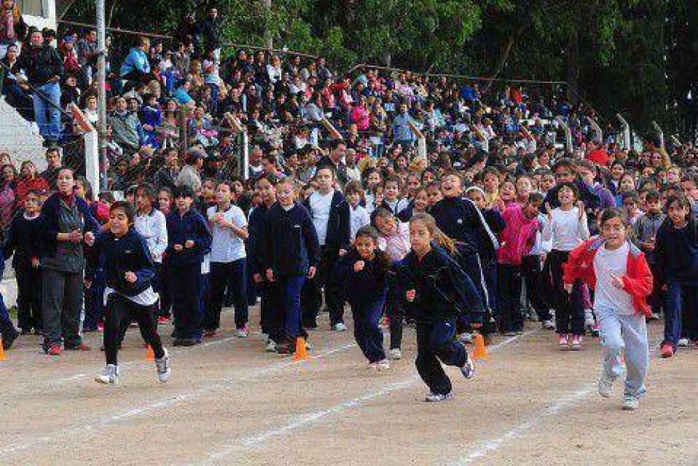 Escuelas de toda la provincia recibirn equipamiento deportivo