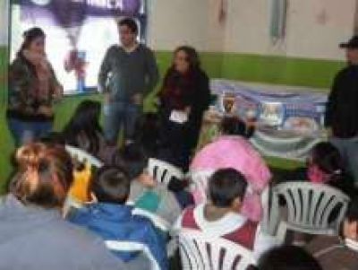 Entregan computadoras a alumnos rurales