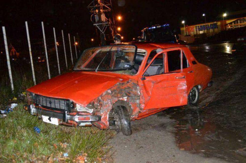Conductores de dos veh�culos sufrieron heridas leves en violento choque frontal