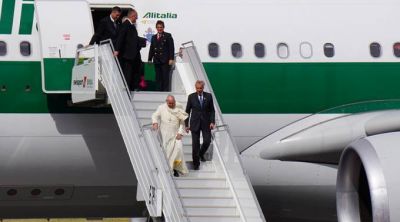 El Papa lleg� a Ecuador e inicia gira por Sudam�rica desde �el punto m�s cercano al sol�