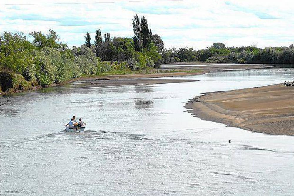 Cr�tico estado del r�o que le dar�a agua a Bah�a