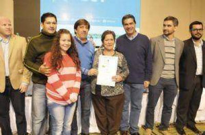 El Gobierno provincial entreg� t�tulos de propiedad a 3250 familias de Resistencia