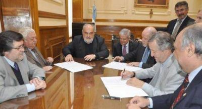 El Gobierno y Fiat firmaron un convenio