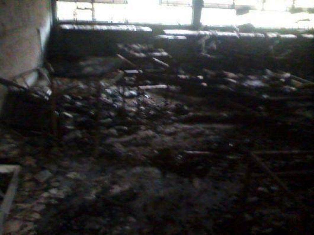 Son cinco las aulas destruidas por el incendio en la Escuela Liceo Pedro Ferr�