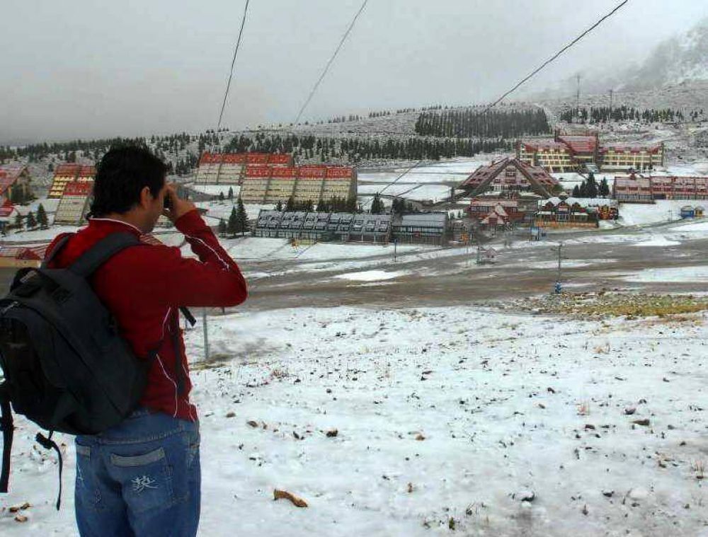Nevó en Las Leñas y esperan el arribo de más turistas