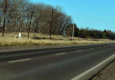 Dos motociclistas graves al chocar a un acoplado en ruta 3