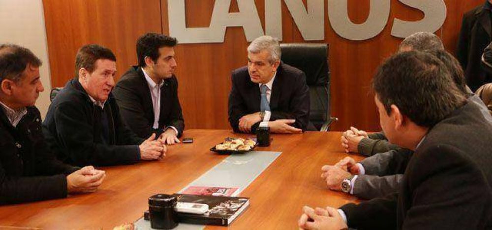 Dom�nguez recorri� Lan�s junto a Juli�n �lvarez