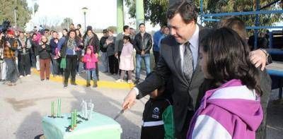 Con importantes anuncios y aportes Weretilneck presidi� el 117� Aniversario de Darwin