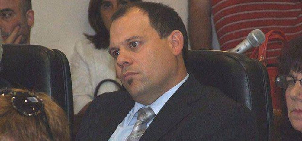 Nelson sobre la oposici�n: �Es todo pan y circo�