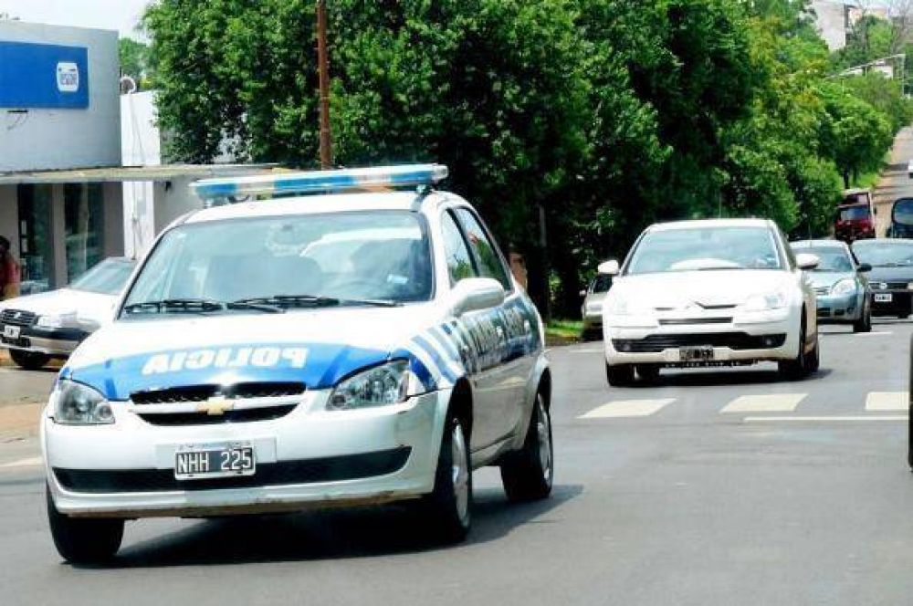 Secuestraron m�s de 100 mil pesos y detuvieron a dos j�venes