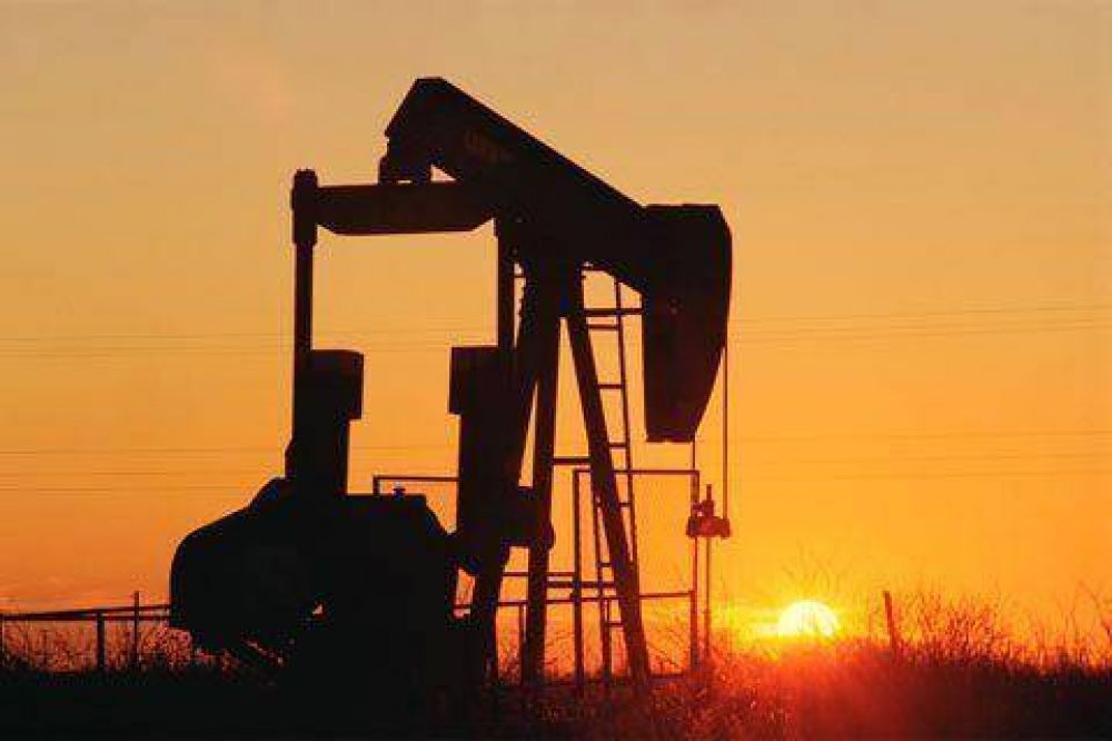 El petr�leo se desplom� 7,7% y cerr� a U$S 52,53 el barril