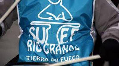 Medio aguinaldo: Docentes realizaron la primera presentaci�n contra Gobierno