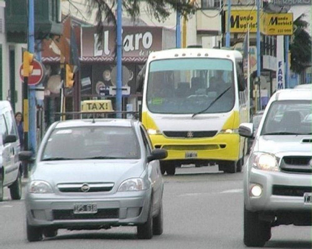  Taxis: El Concejo trata el aumento de la tarifa