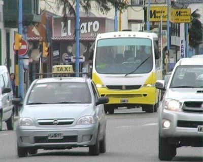 Taxis: El Concejo trata el aumento de la tarifa