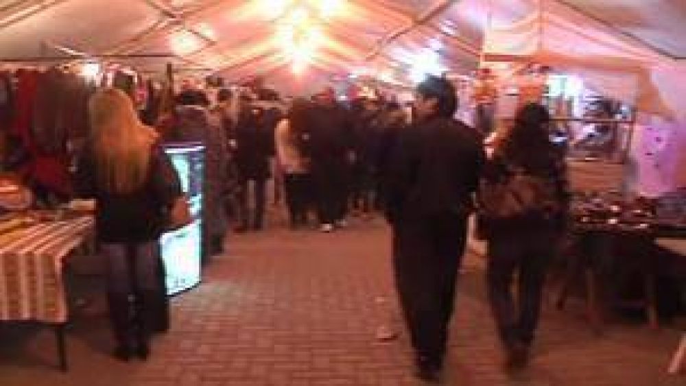 Destacan el intenso movimiento de turistas en la Feria Artesanal