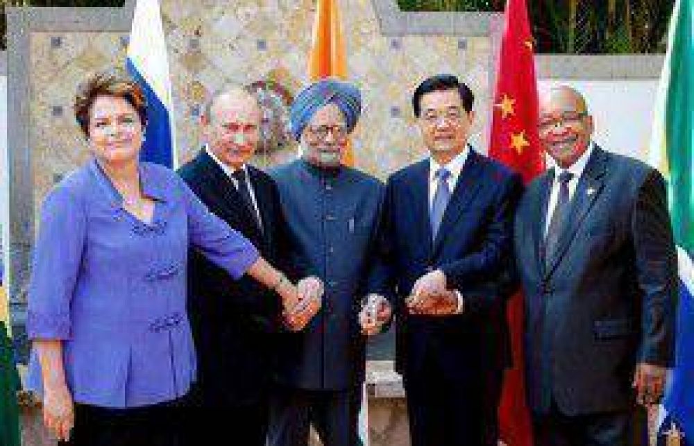 Los BRICS analizan en Rusia posible ayuda financiera para Grecia
