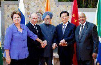 Los BRICS analizan en Rusia posible ayuda financiera para Grecia