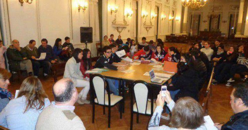 Con cuatro escuelas, sesion� el Concejo Estudiantil