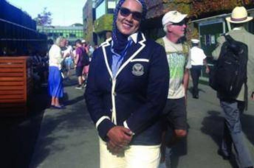 Primera jueza de línea que utiliza el velo islámico en Wimbledon