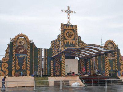 Hoy entregan el imponente retablo que se usar� en misa de �u Guasu