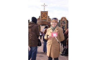Doña Filomena, con sus 70 años de edad, le cantará al papa