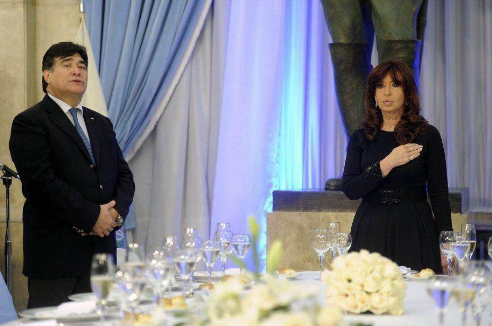 En la cena de Camaradera, CFK pidi a FFAA no dejarse llevar por un canto de sirena