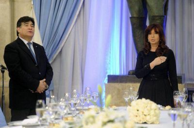 En la cena de Camarader�a, CFK pidi� a FFAA �no dejarse llevar por un canto de sirena�